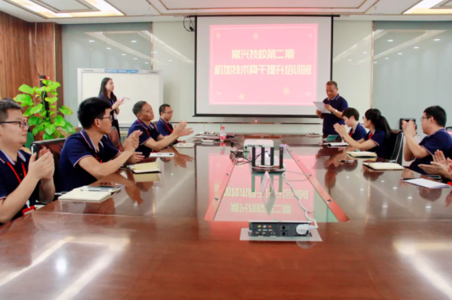 ����k8����Ӯ��һ��������У�ڶ��ڡ����Ӽ����Ǹ�������ѵ�࿪����ʽ����һ�ڿ�